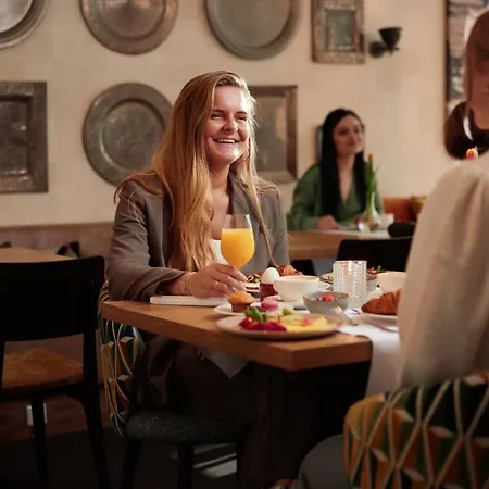 Der Valk Hilversum/ De Witte Bergen מלון